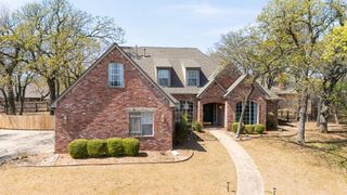 2300 Foxwood Circle, Edmond, OK 73034