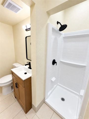 2837 E Grant Avenue, Fresno, CA 93701