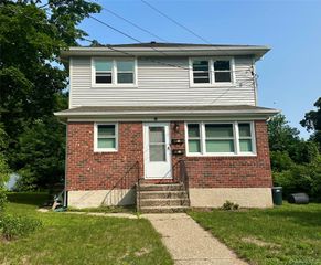 28 Warner Lane, Ronkonkoma, NY 11779