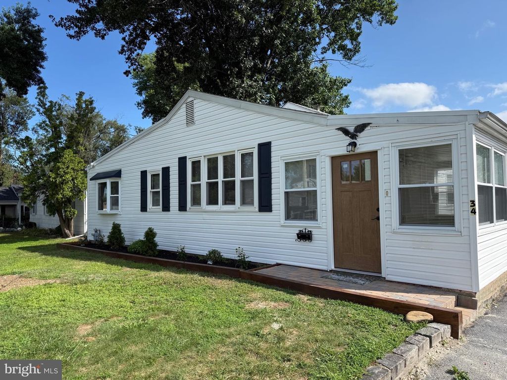 34 LEA RD, New Castle, DE 19720