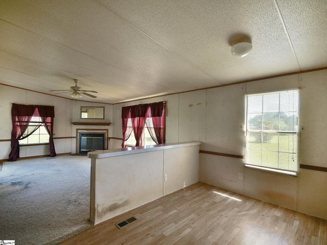 1390 1st Avenue, Starr, SC 29684