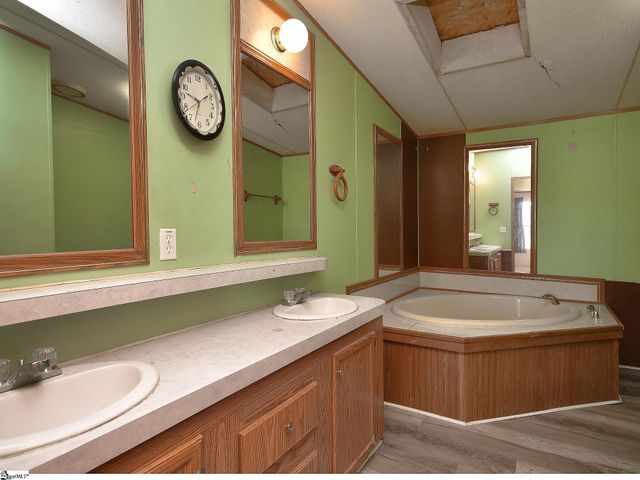 1390 1st Avenue, Starr, SC 29684