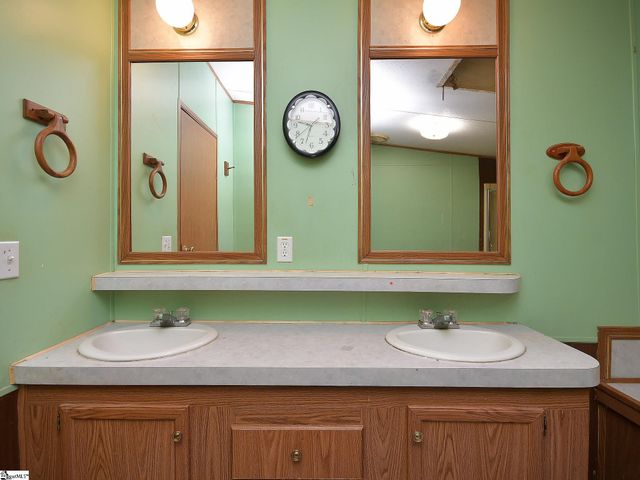 1390 1st Avenue, Starr, SC 29684