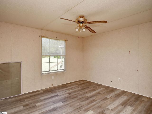 1390 1st Avenue, Starr, SC 29684