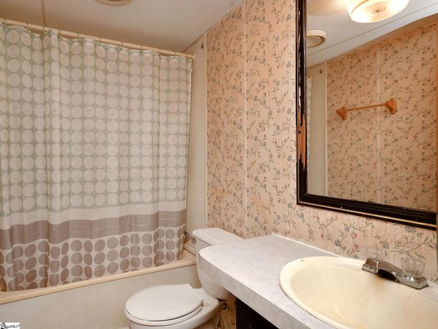 1390 1st Avenue, Starr, SC 29684
