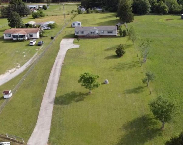 1390 1st Avenue, Starr, SC 29684