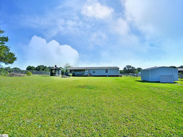 1390 1st Avenue, Starr, SC 29684