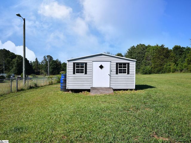 1390 1st Avenue, Starr, SC 29684