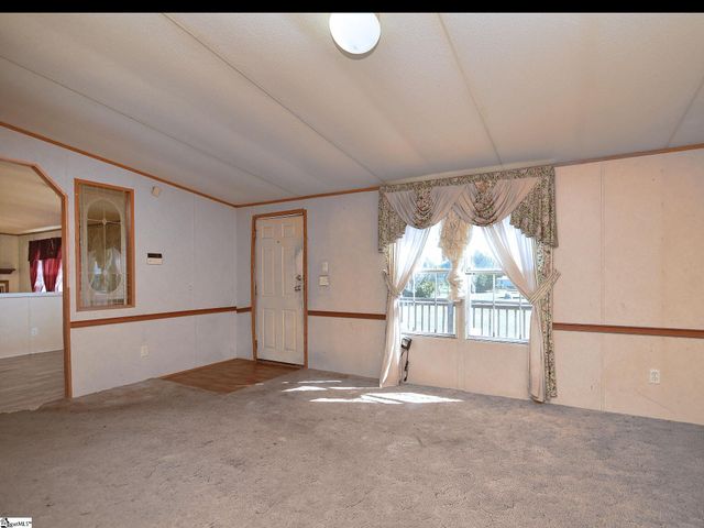 1390 1st Avenue, Starr, SC 29684