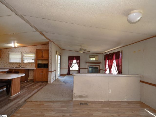 1390 1st Avenue, Starr, SC 29684