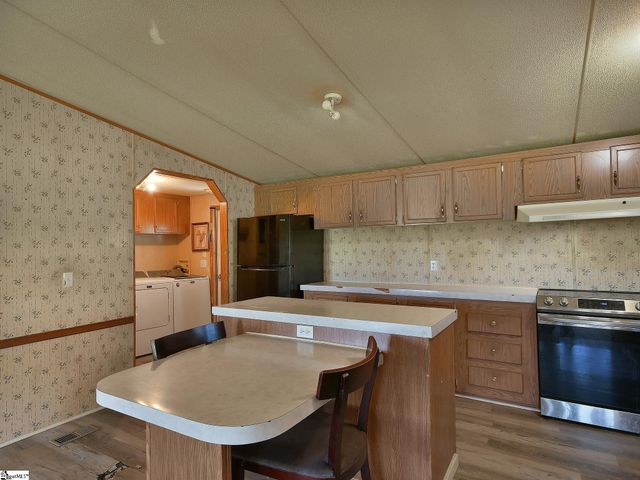 1390 1st Avenue, Starr, SC 29684