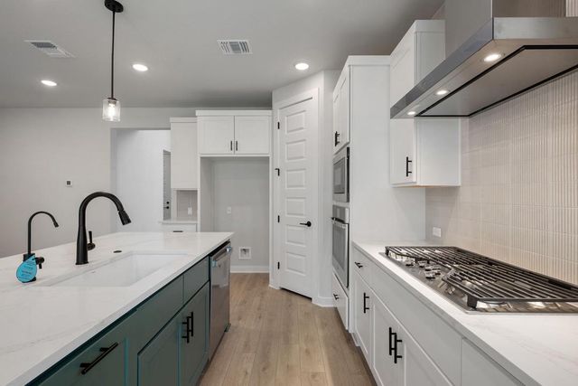 162 Grayson Elm Pass, Dripping Springs, TX 78620