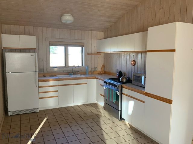 36 Rowdy, Ennis, MT 59729