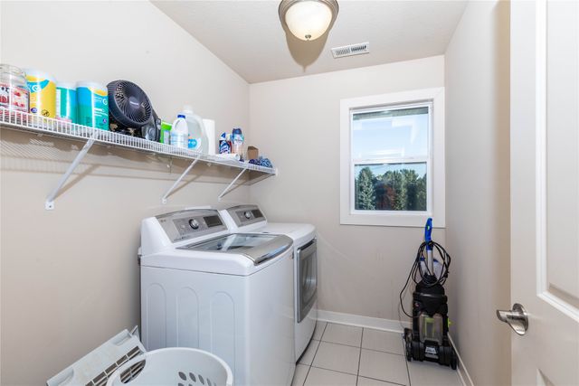 14327 Aurora Avenue, Urbandale, IA 50323