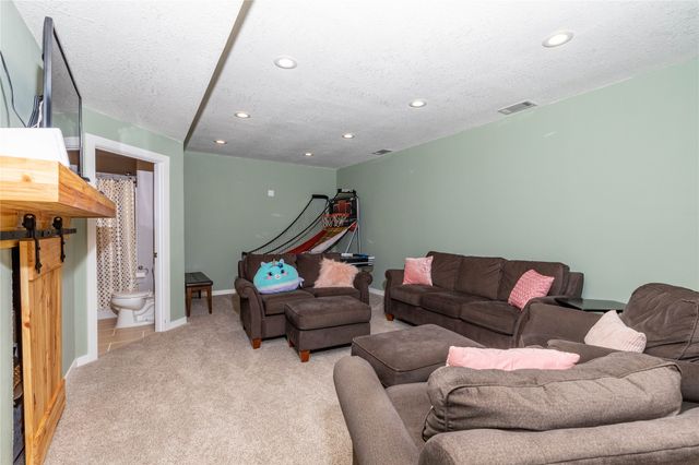 14327 Aurora Avenue, Urbandale, IA 50323