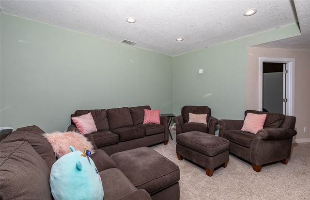 14327 Aurora Avenue, Urbandale, IA 50323