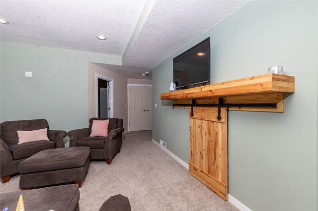 14327 Aurora Avenue, Urbandale, IA 50323