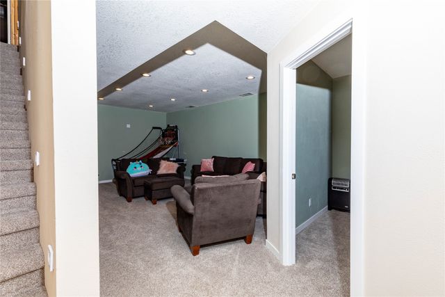 14327 Aurora Avenue, Urbandale, IA 50323