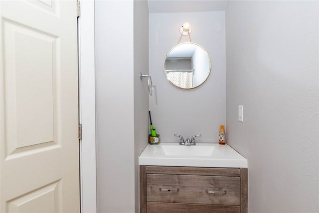 14327 Aurora Avenue, Urbandale, IA 50323