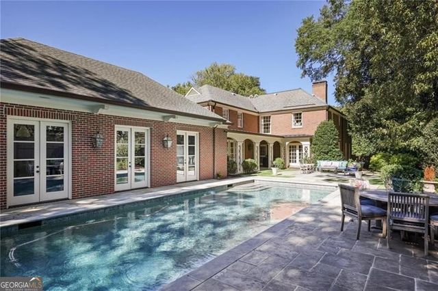 288 Peachtree Battle Avenue NW, Atlanta, GA 30305