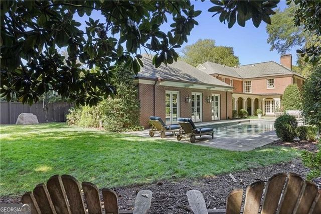 288 Peachtree Battle Avenue NW, Atlanta, GA 30305