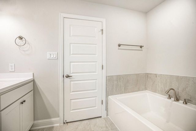 4401 East Bayou Maison Circle, Dickinson, TX 77539