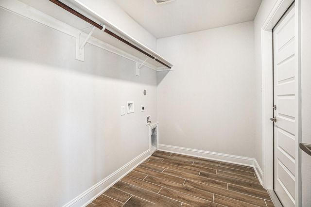 4401 East Bayou Maison Circle, Dickinson, TX 77539