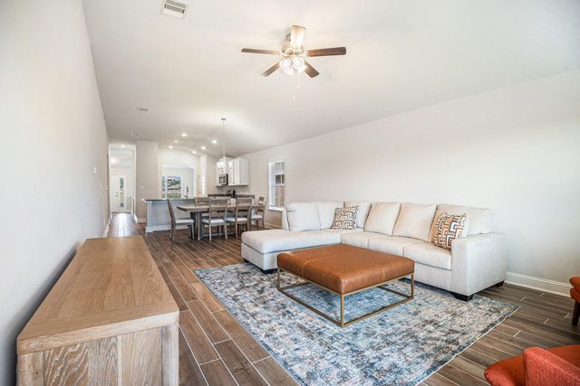 4401 East Bayou Maison Circle, Dickinson, TX 77539