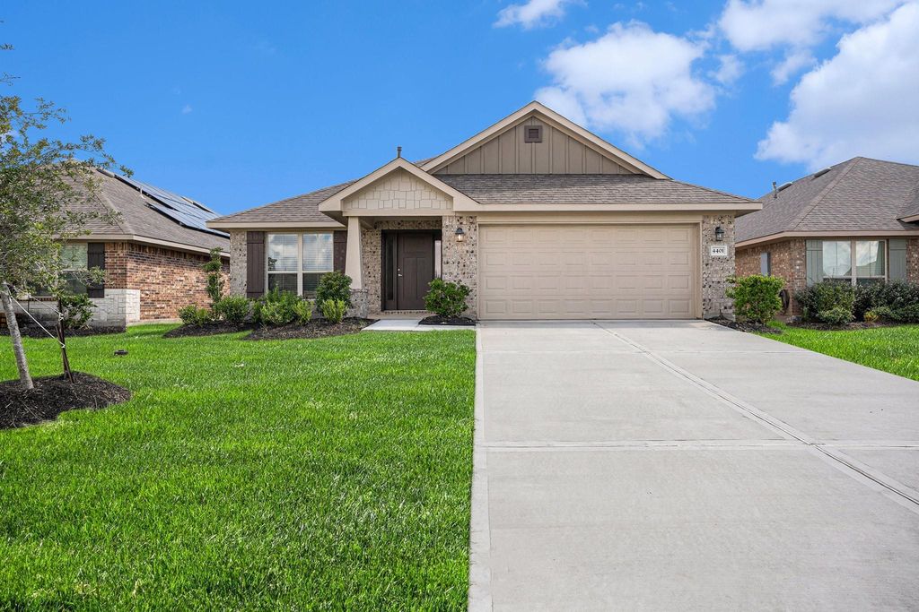 4401 East Bayou Maison Circle, Dickinson, TX 77539