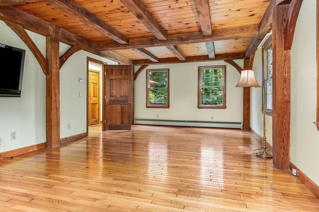 6 Gas Light Lane, Kensington, NH 03833