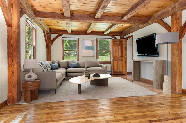 6 Gas Light Lane, Kensington, NH 03833