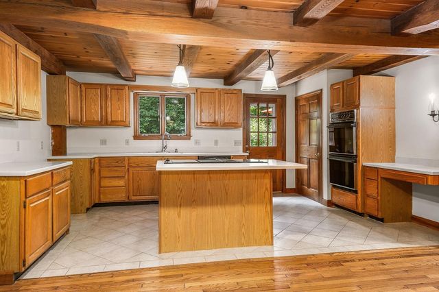 6 Gas Light Lane, Kensington, NH 03833