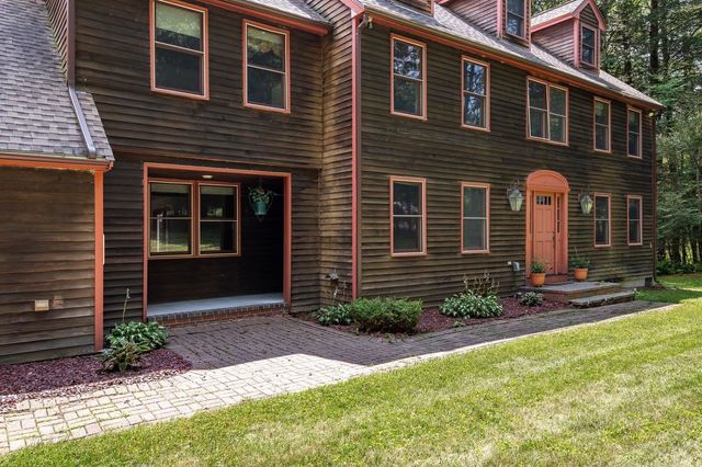 6 Gas Light Lane, Kensington, NH 03833