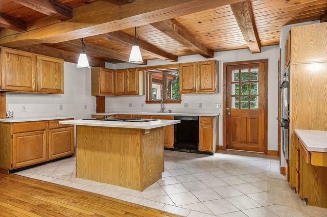 6 Gas Light Lane, Kensington, NH 03833