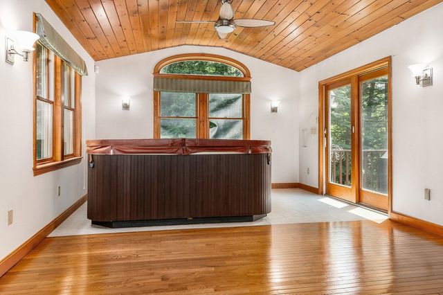 6 Gas Light Lane, Kensington, NH 03833