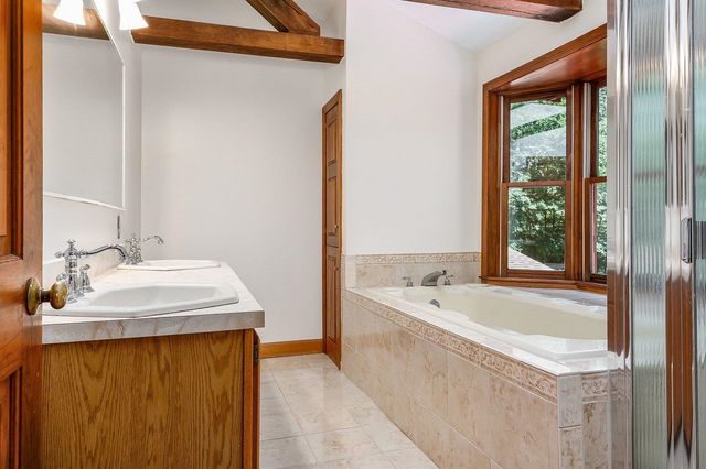 6 Gas Light Lane, Kensington, NH 03833