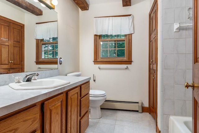 6 Gas Light Lane, Kensington, NH 03833