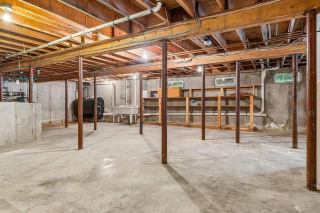 6 Gas Light Lane, Kensington, NH 03833