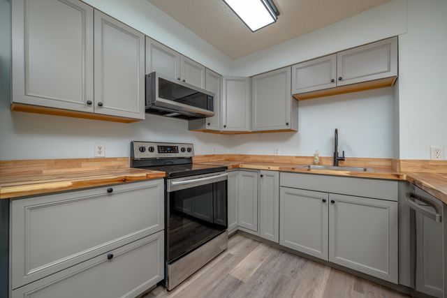 2230 W U.S. 60, Morehead, KY 40351
