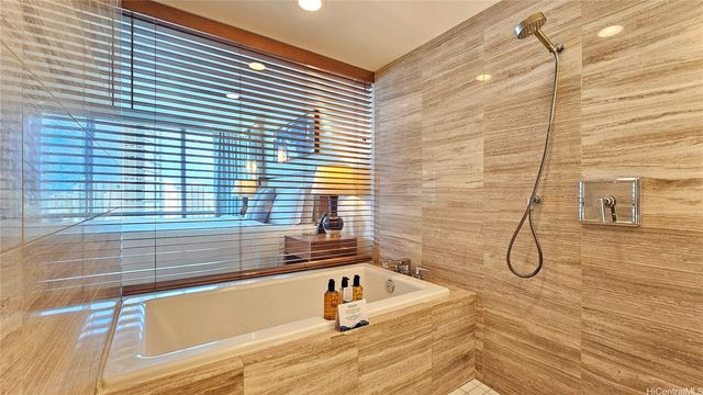 2139 Kuhio Avenue 2401, Honolulu, HI 96815