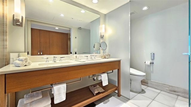 2139 Kuhio Avenue 2401, Honolulu, HI 96815