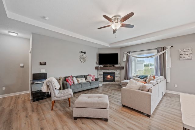 5397 Brook View Avenue, Des Moines, IA 50317