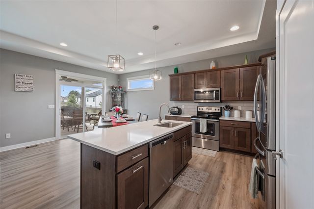 5397 Brook View Avenue, Des Moines, IA 50317