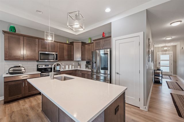 5397 Brook View Avenue, Des Moines, IA 50317