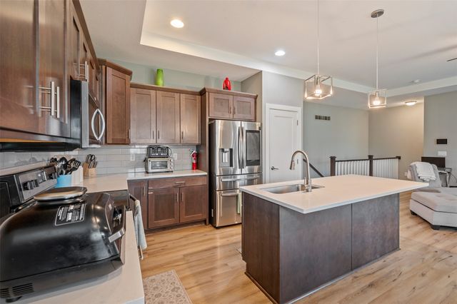 5397 Brook View Avenue, Des Moines, IA 50317