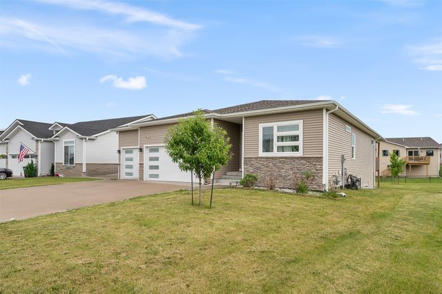 5397 Brook View Avenue, Des Moines, IA 50317