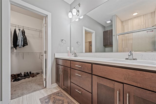 5397 Brook View Avenue, Des Moines, IA 50317