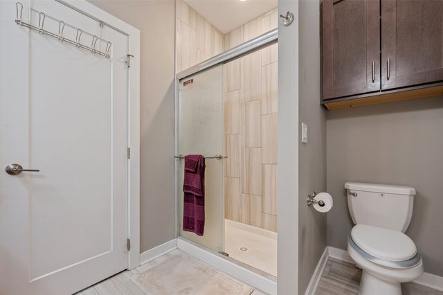 5397 Brook View Avenue, Des Moines, IA 50317