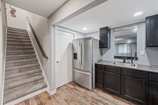 5397 Brook View Avenue, Des Moines, IA 50317