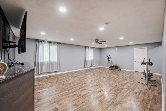 5397 Brook View Avenue, Des Moines, IA 50317